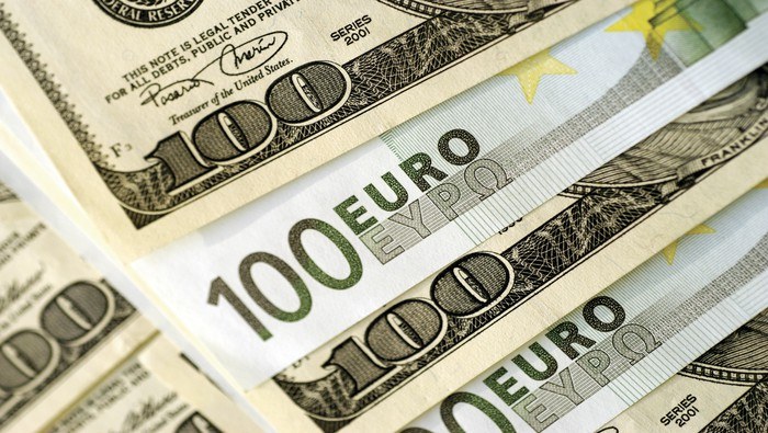 euro-increased-regardless-of-market-worries-of-extra-gradualist-fed
